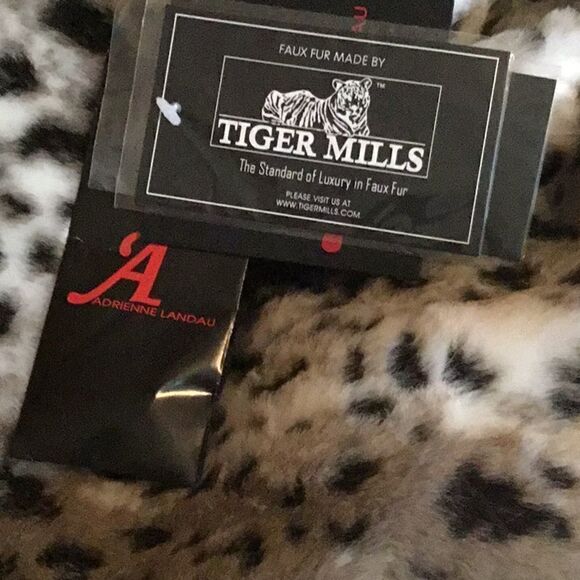 ADRIENNE LANAU faux fur vest in 2 to 3 x-large - Picture 7 of 8